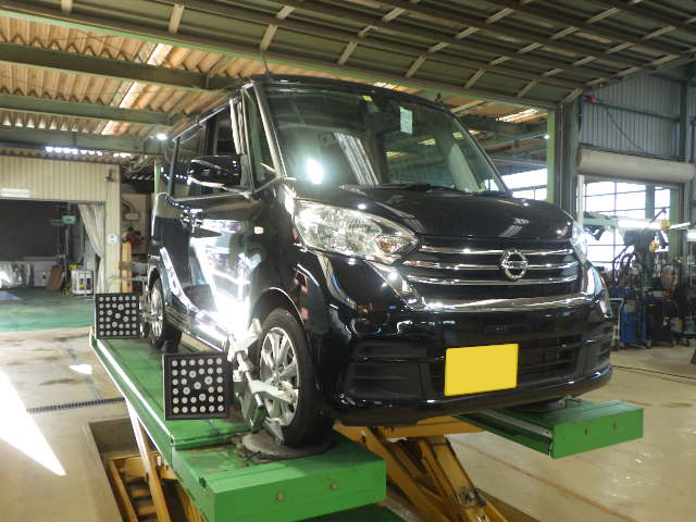 日産ルークス4輪ホイールアライメント