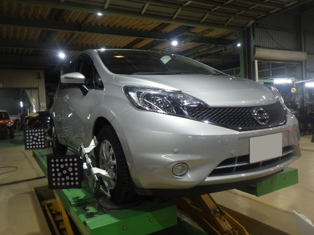 日産ノート4輪ホイールアライメント