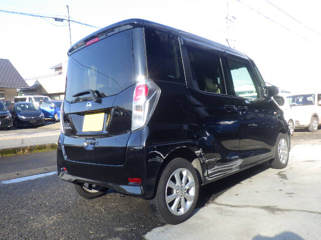 日産ルークス板金塗装修理
