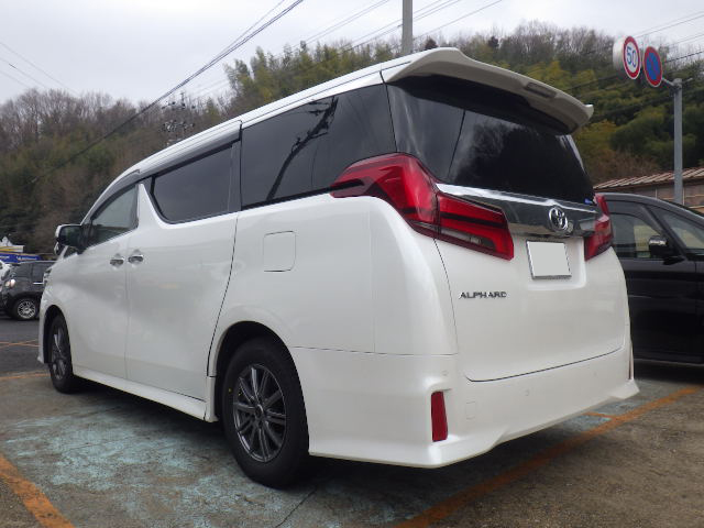 トヨタアルファード板金塗装修理