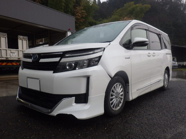 ヴォクシー板金塗装修理