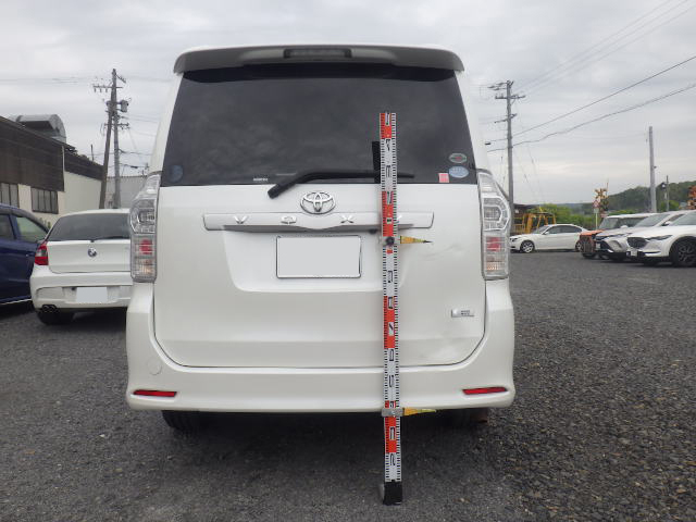 トヨタ ヴォクシーのリアの修理(自動車保険利用)