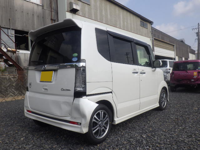 N-BOXリア回り修理