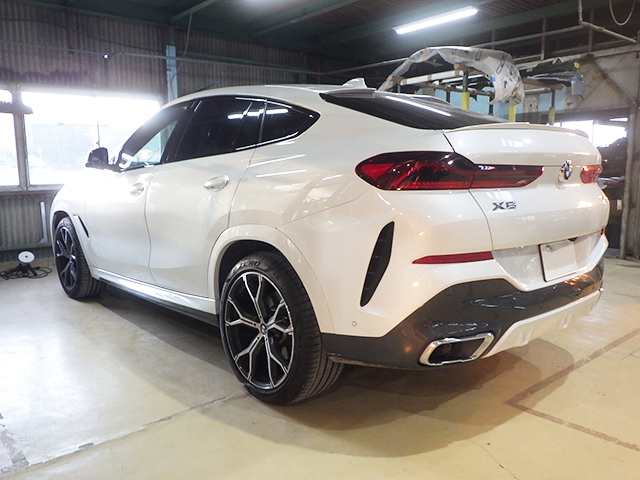 BMW X6完成