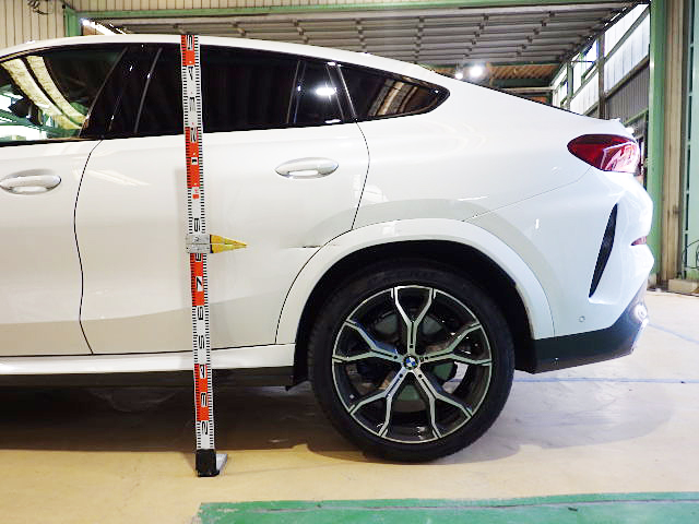 BMW X6左側面修理
